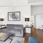 Апартаменти Stylish 1br W/ Sofa Bed - Prime Cais Do Sodre | By Airnest