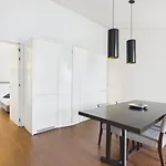 Stylish 1br W/ Sofa Bed - Prime Cais Do Sodre | By Airnest * 리스본